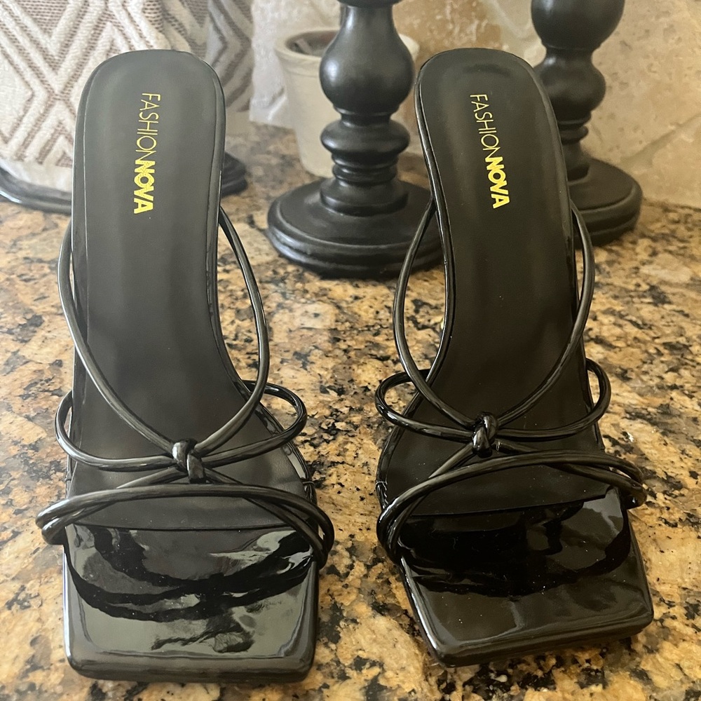 Fashion Nova strappy mule
